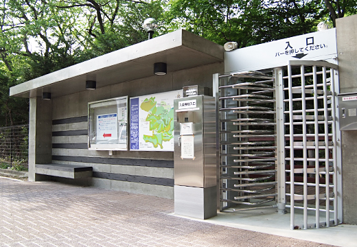 東北大学植物園 青葉山植物園ゲート 写真