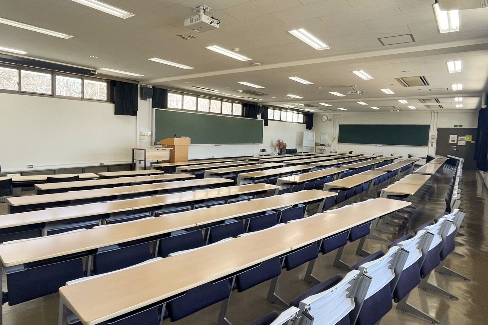 化学・バイオ系中講義室 | 東北大学 工学研究科・工学部