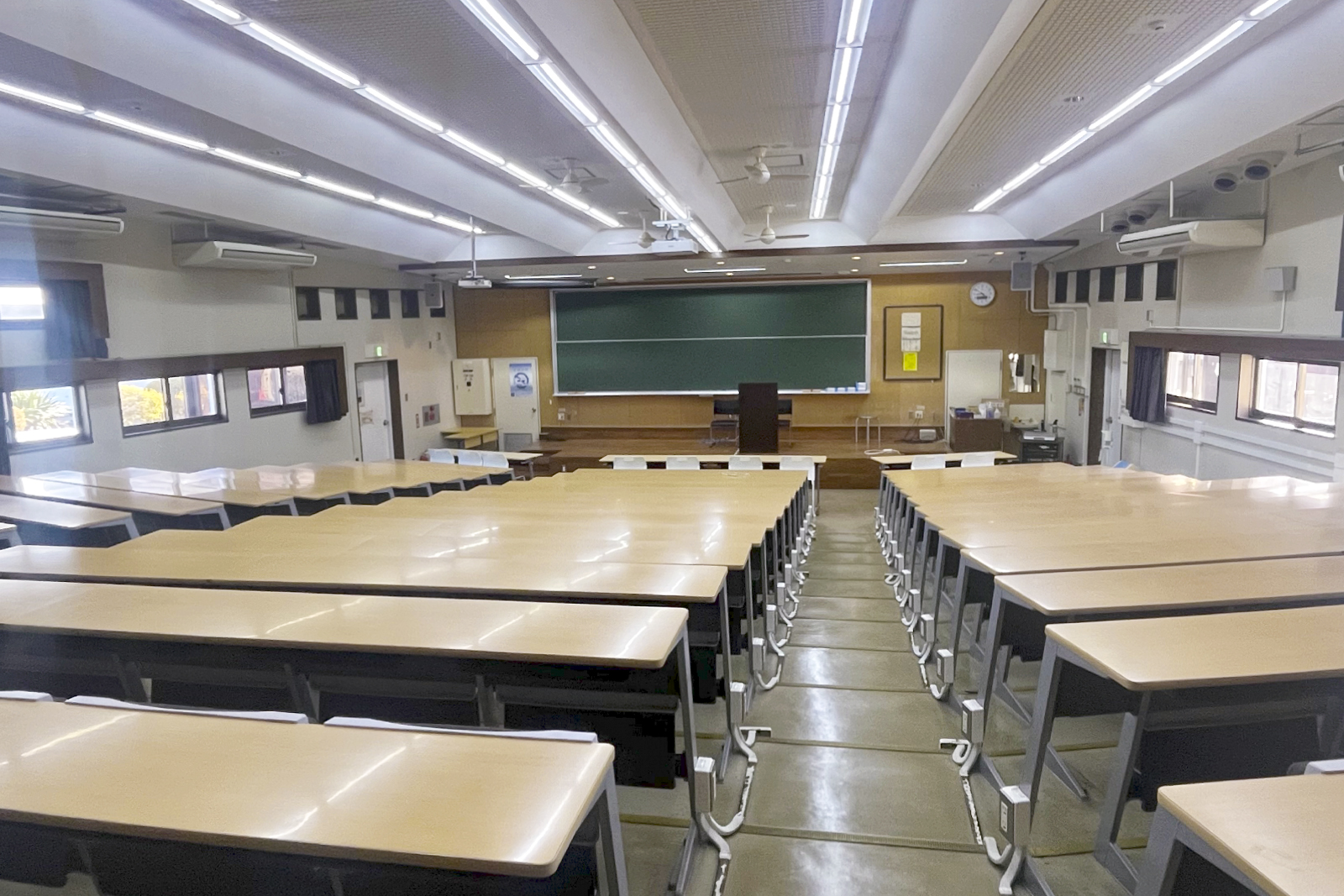 化学・バイオ系大講義室 | 東北大学 工学研究科・工学部